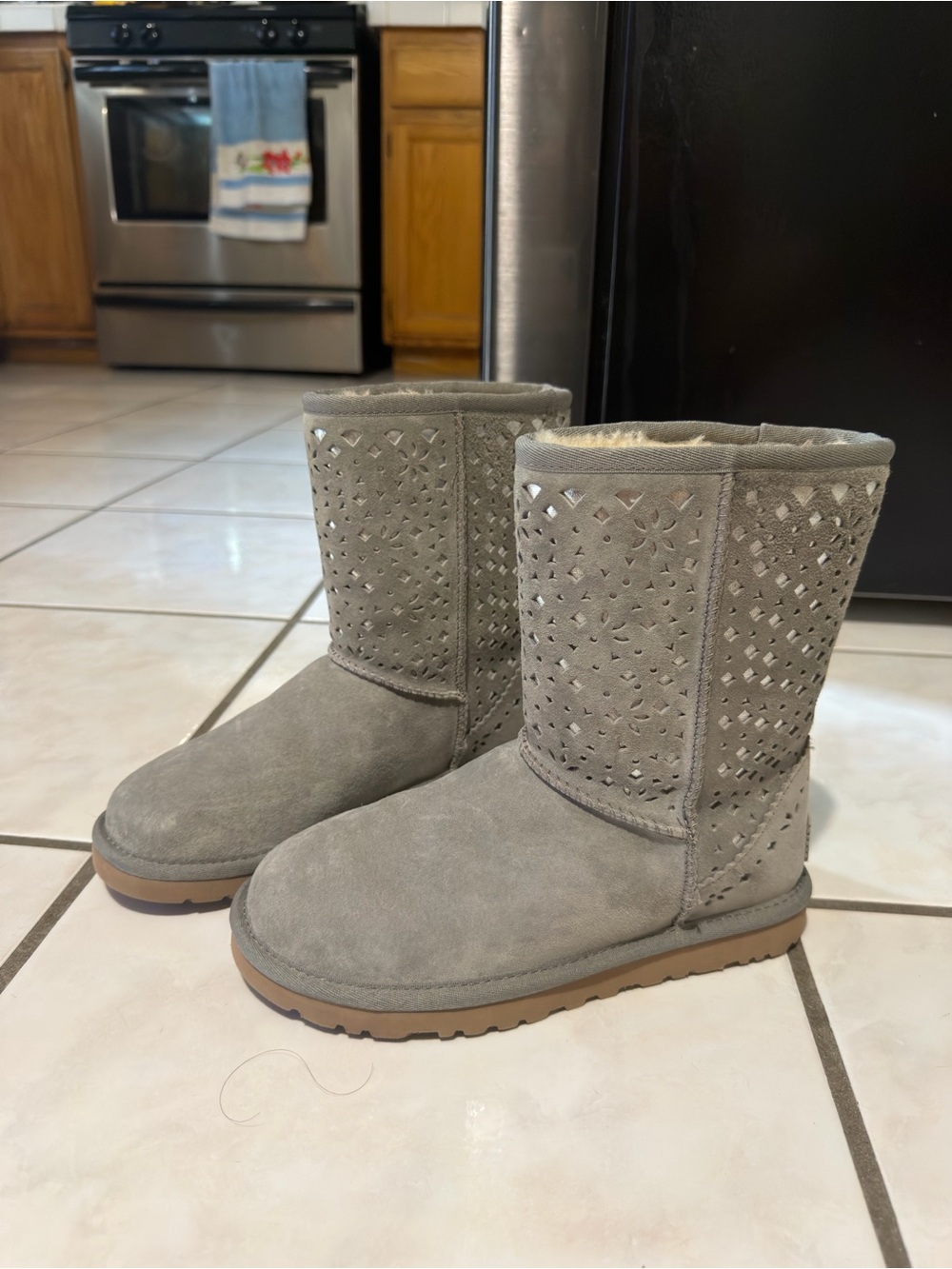 UGG Suede Perforated Short Winter Boots - Light Gray Size 6